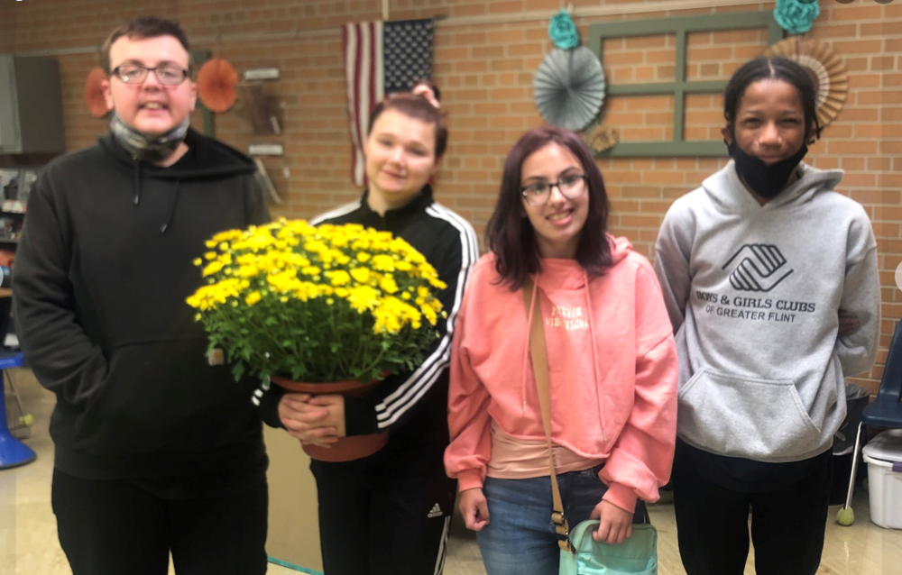 KHS Students Selling Mums
